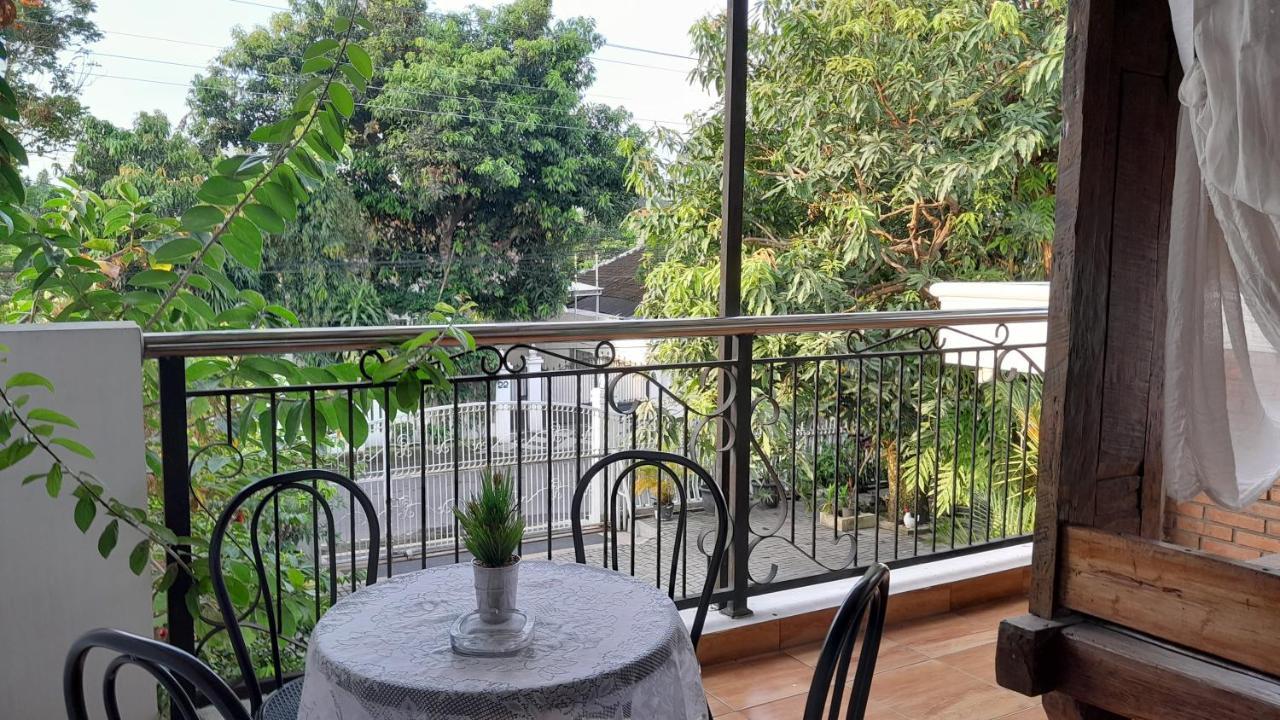 Surokarsan 9 House Yogyakarta Hotel ภายนอก รูปภาพ