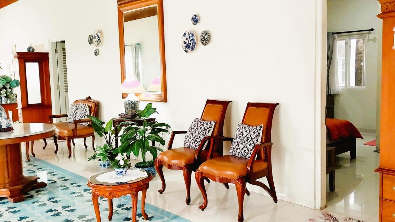 Surokarsan 9 House Yogyakarta Hotel ภายนอก รูปภาพ