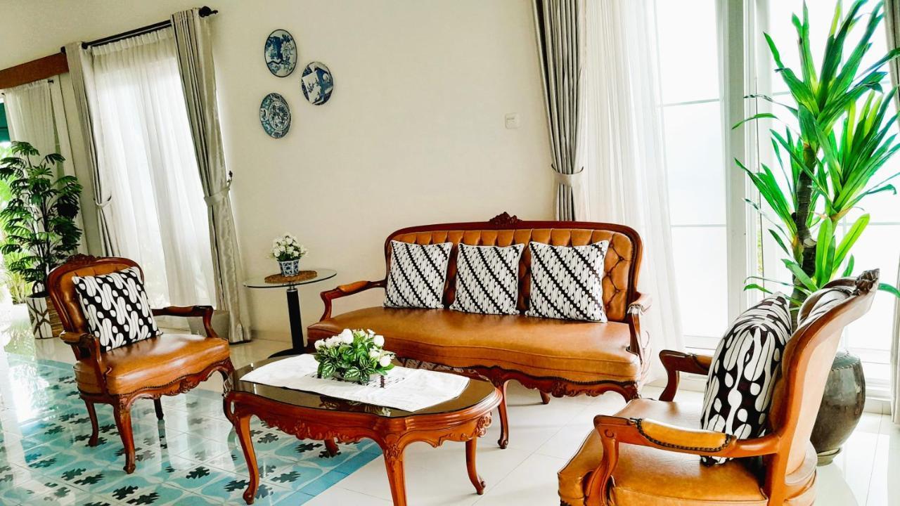 Surokarsan 9 House Yogyakarta Hotel ภายนอก รูปภาพ