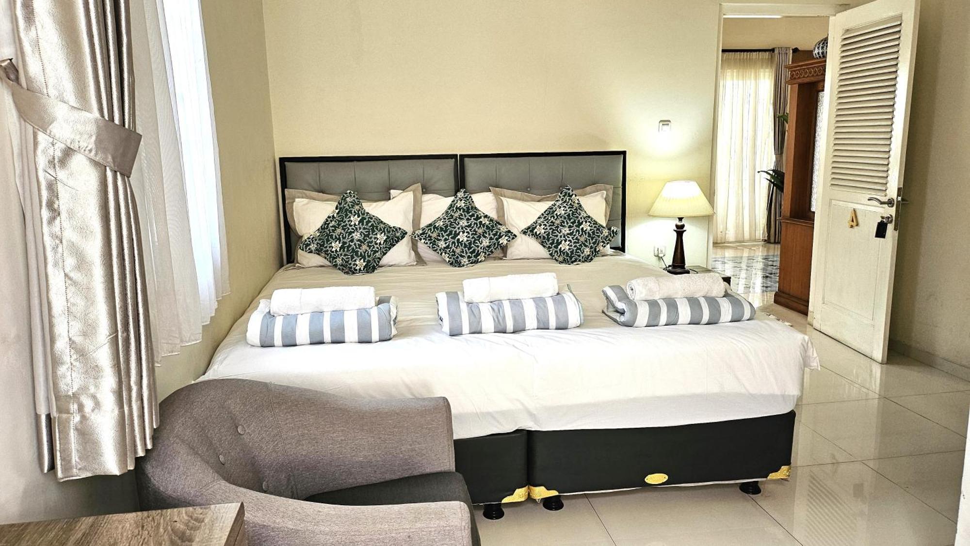 Surokarsan 9 House Yogyakarta Hotel ภายนอก รูปภาพ
