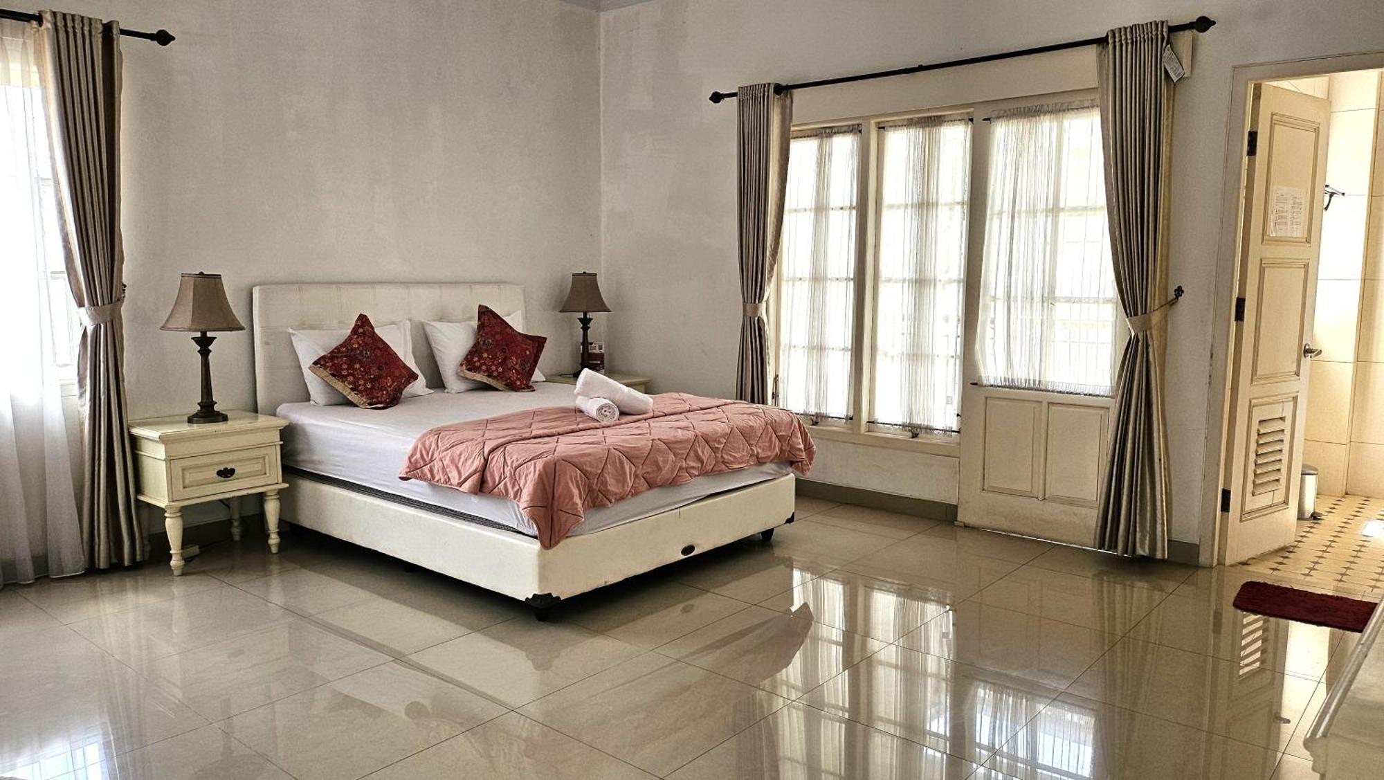 Surokarsan 9 House Yogyakarta Hotel ภายนอก รูปภาพ
