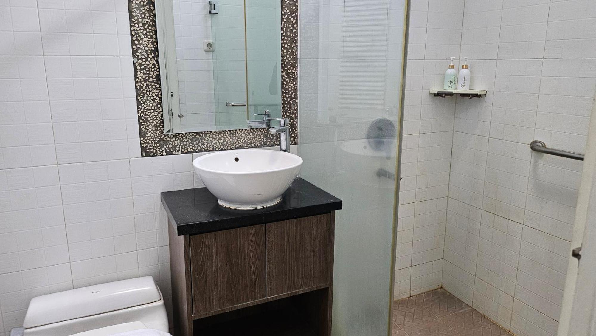 Surokarsan 9 House Yogyakarta Hotel ภายนอก รูปภาพ