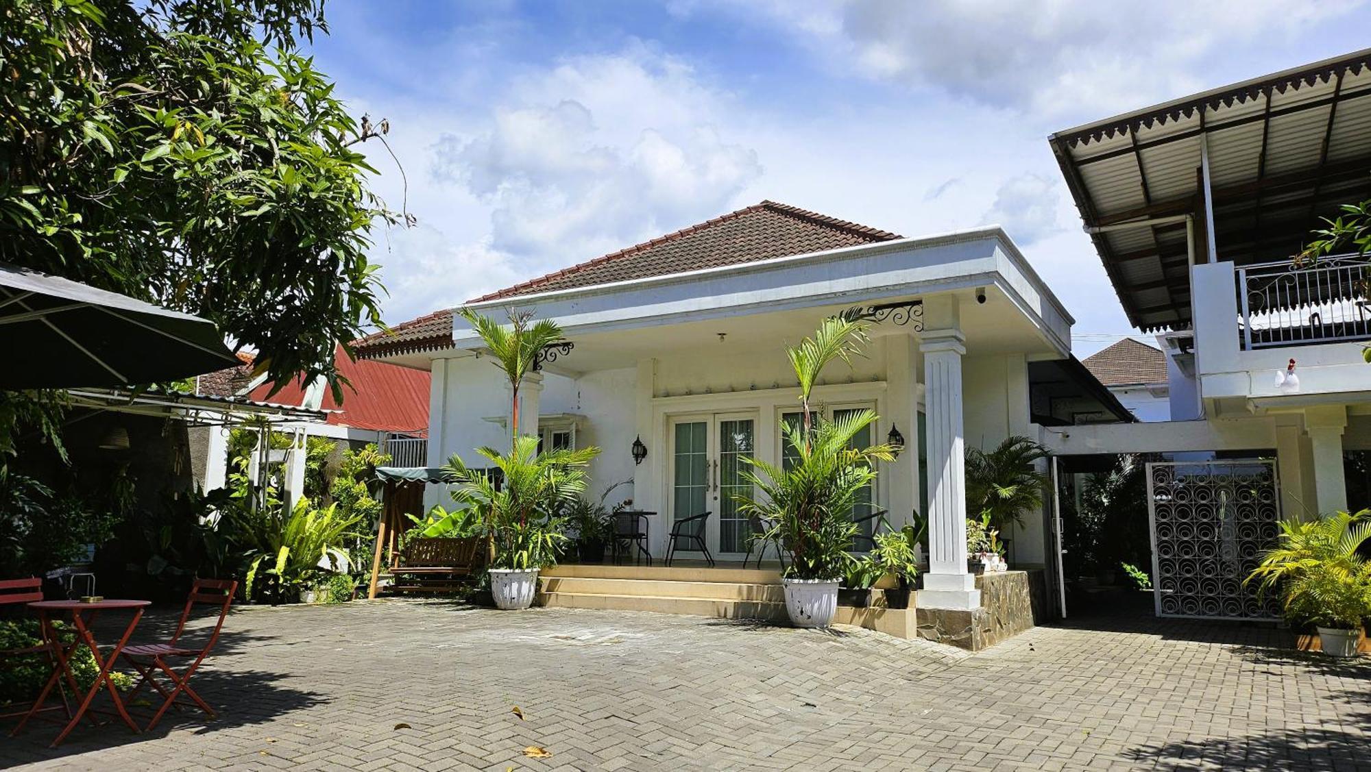 Surokarsan 9 House Yogyakarta Hotel ภายนอก รูปภาพ