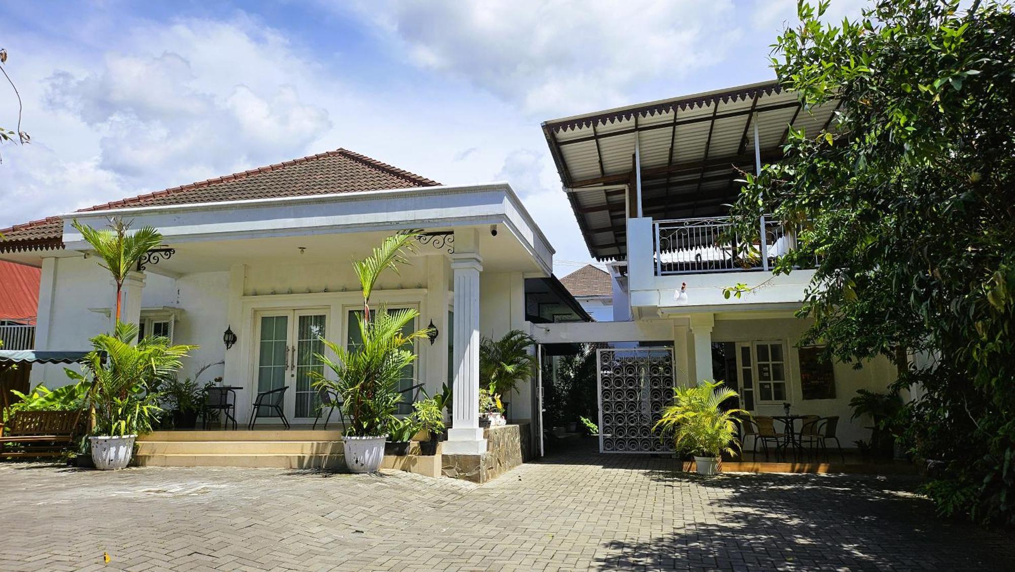 Surokarsan 9 House Yogyakarta Hotel ภายนอก รูปภาพ