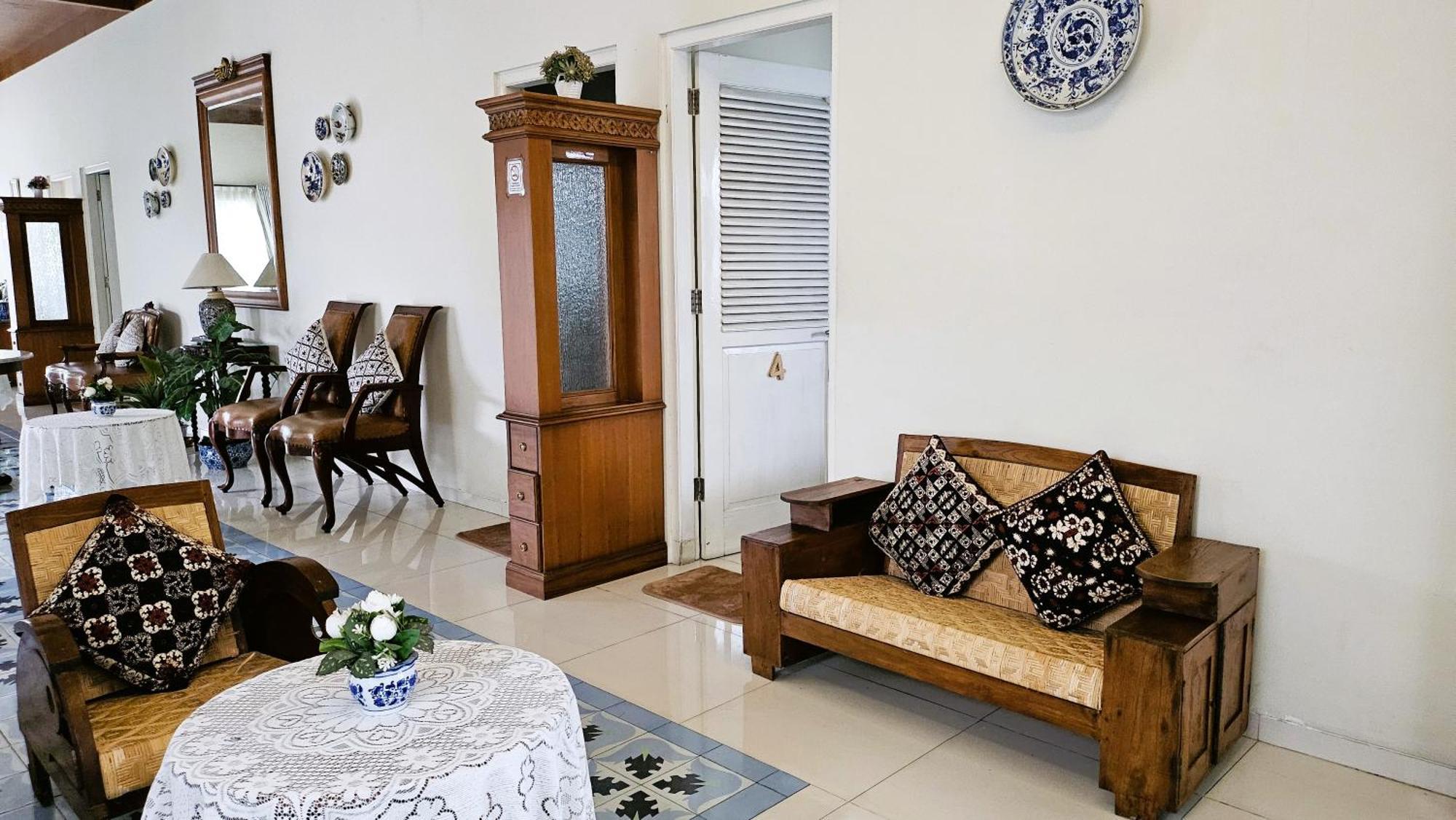 Surokarsan 9 House Yogyakarta Hotel ภายนอก รูปภาพ
