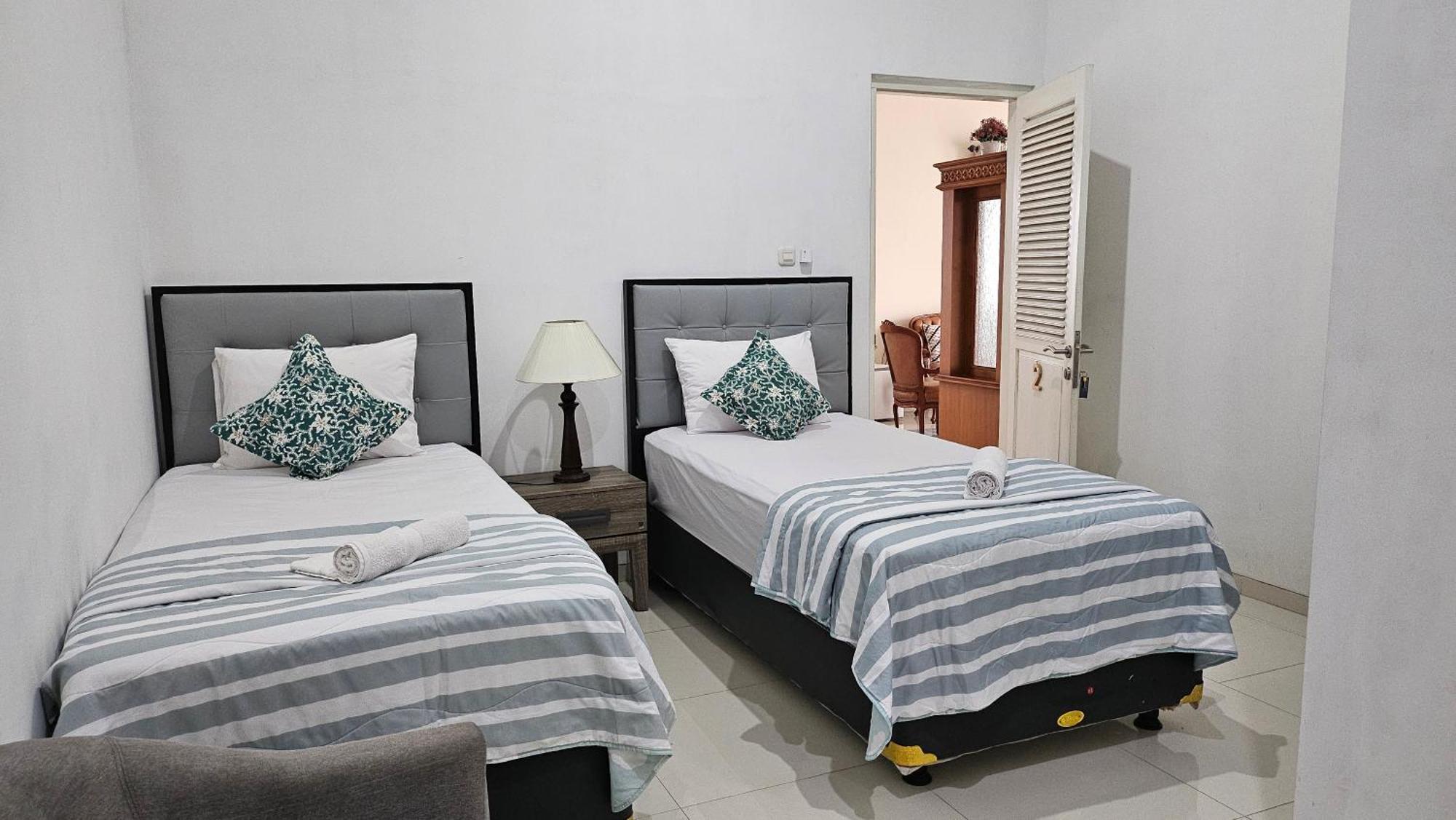 Surokarsan 9 House Yogyakarta Hotel ภายนอก รูปภาพ
