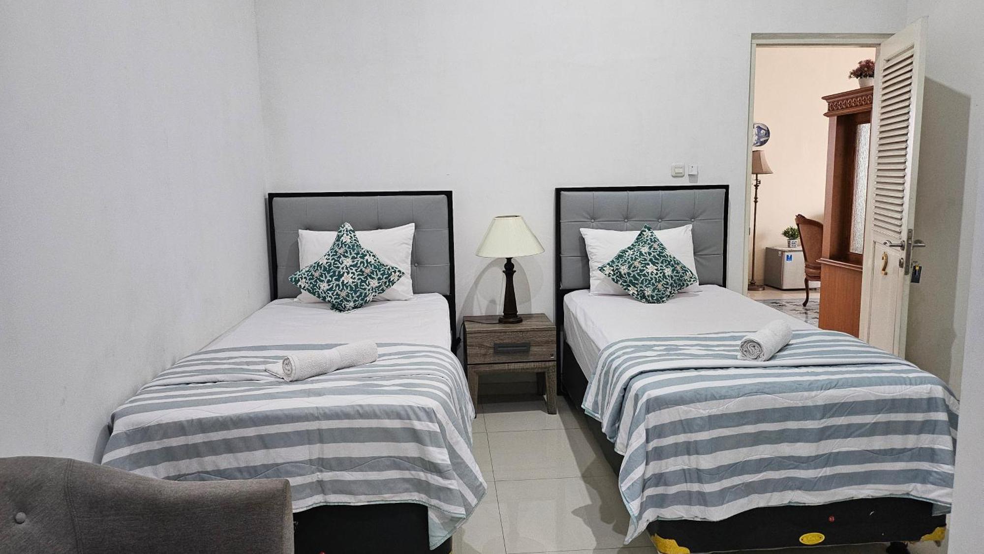 Surokarsan 9 House Yogyakarta Hotel ภายนอก รูปภาพ