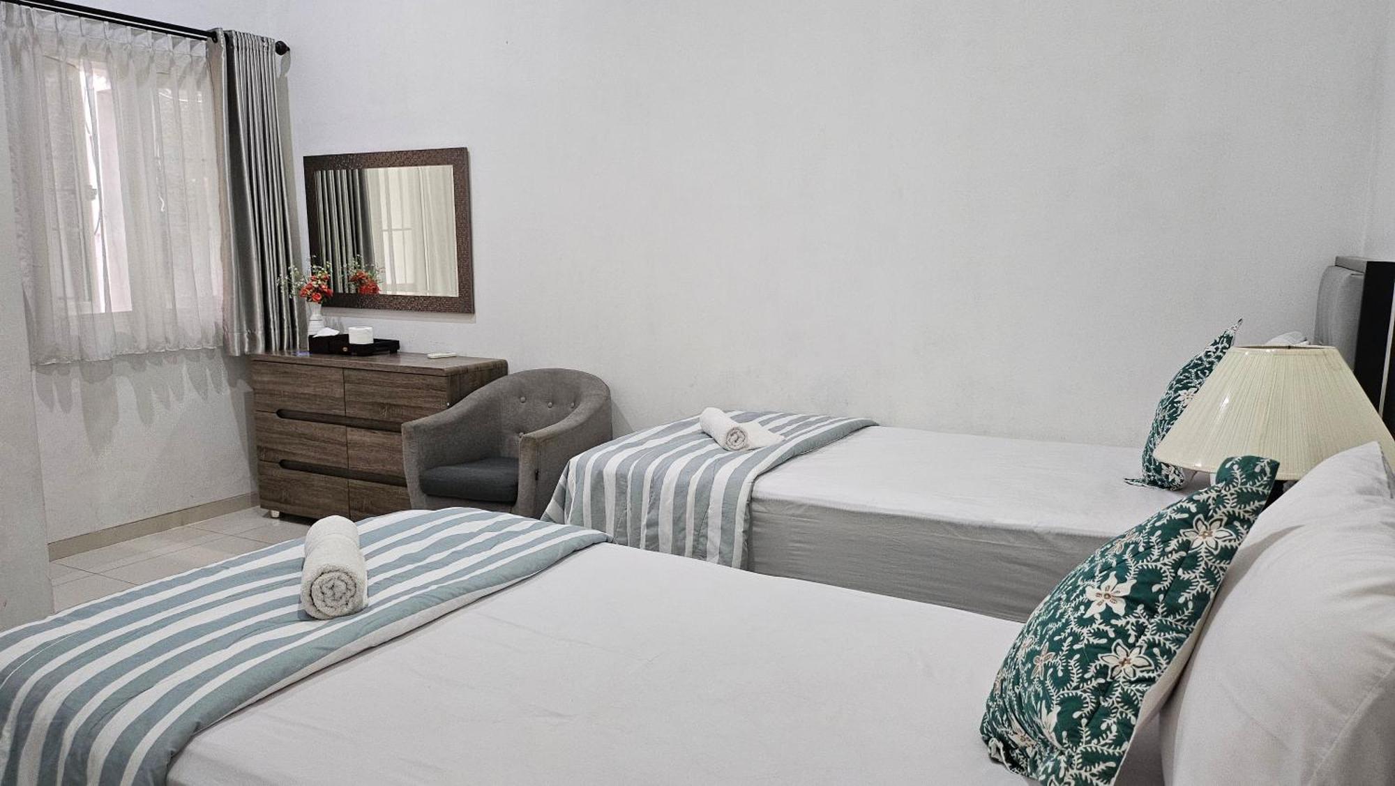 Surokarsan 9 House Yogyakarta Hotel ภายนอก รูปภาพ